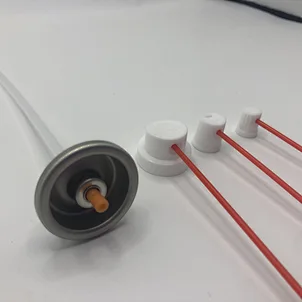 Carburetor cleaner can nozzle assembly